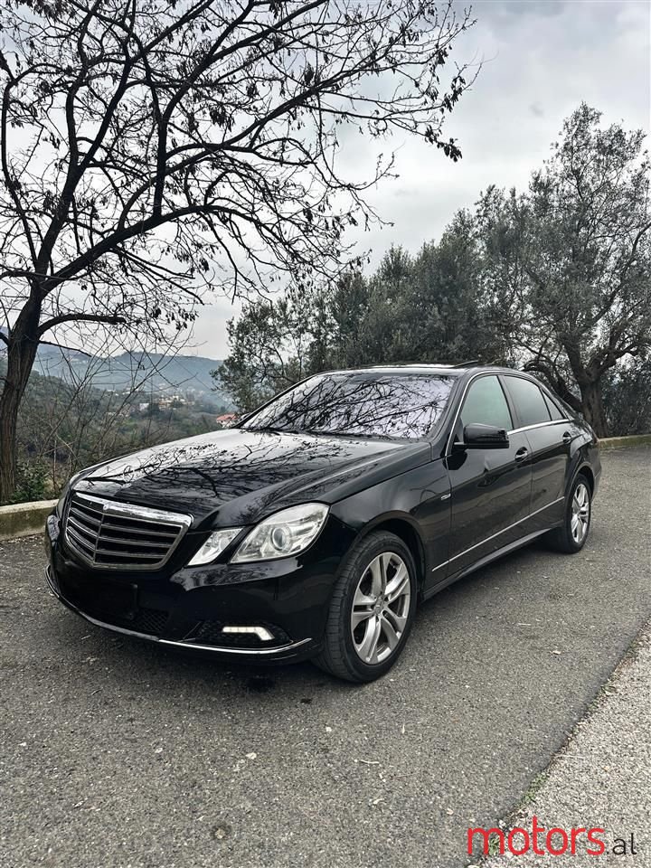 2009' Mercedes-Benz 220 photo #2