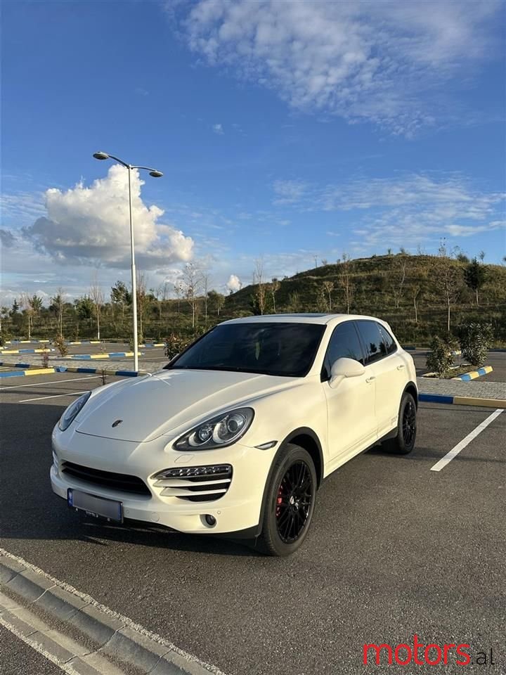 2011' Porsche Cayenne photo #1