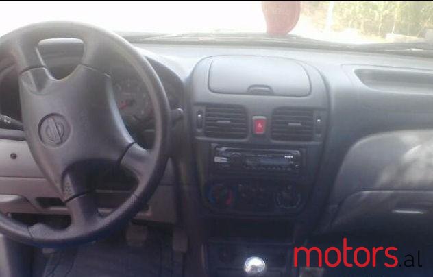 2002' Nissan Almera photo #2