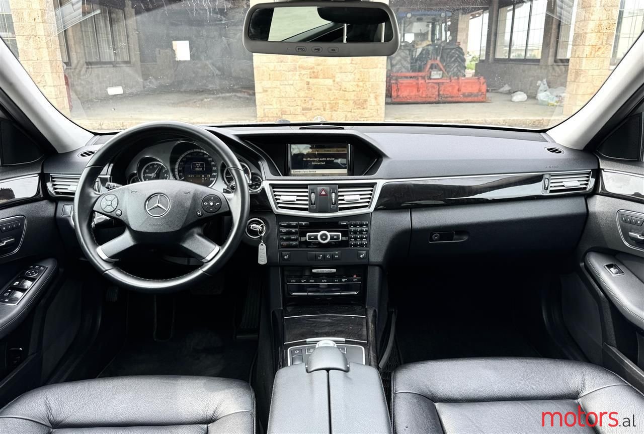 2012' Mercedes-Benz E 220 photo #3