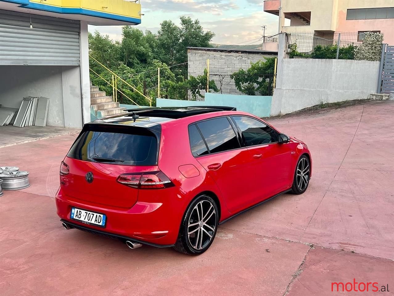 2015' Volkswagen Golf photo #2