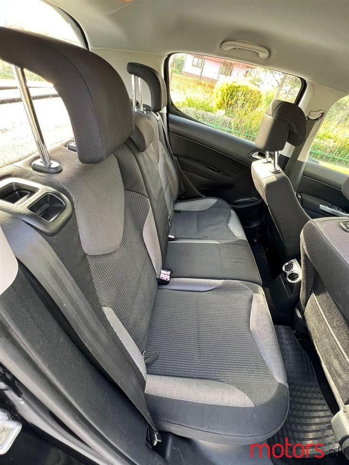 2008' Peugeot 308 photo #5