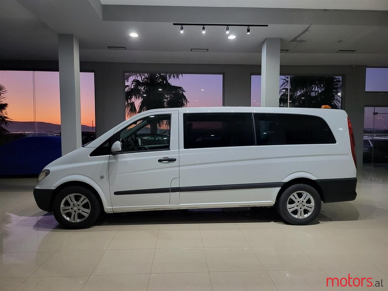 2011' Mercedes-Benz V 220 photo #4