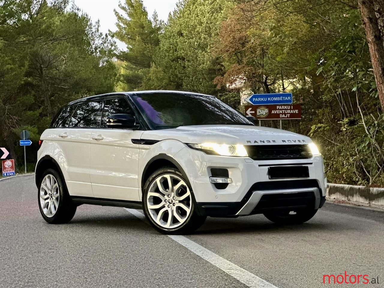 2013' Land Rover Range Rover Evoque photo #2