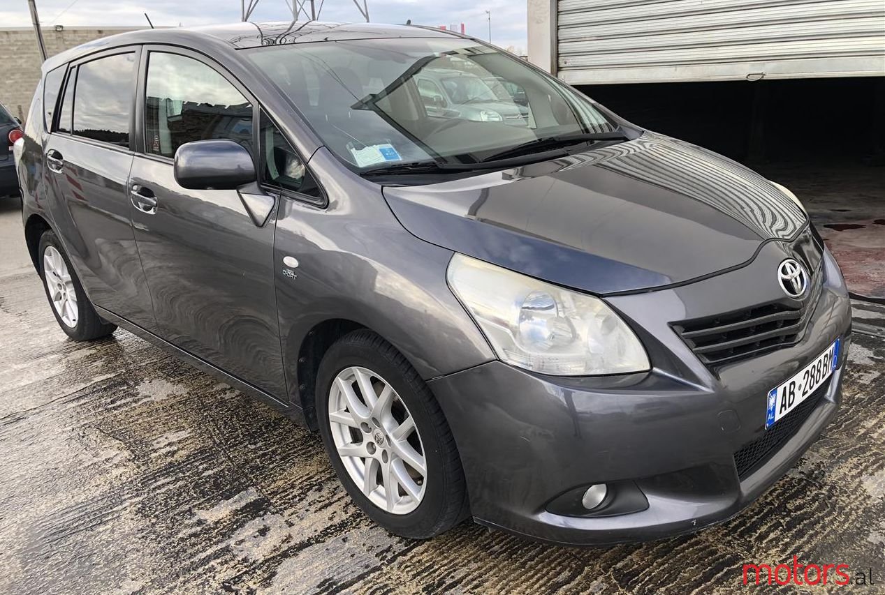 2010' Toyota Corolla Verso photo #3