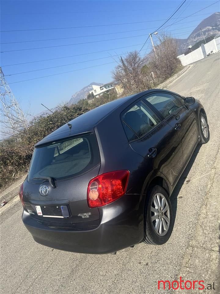 2008' Toyota Auris photo #2