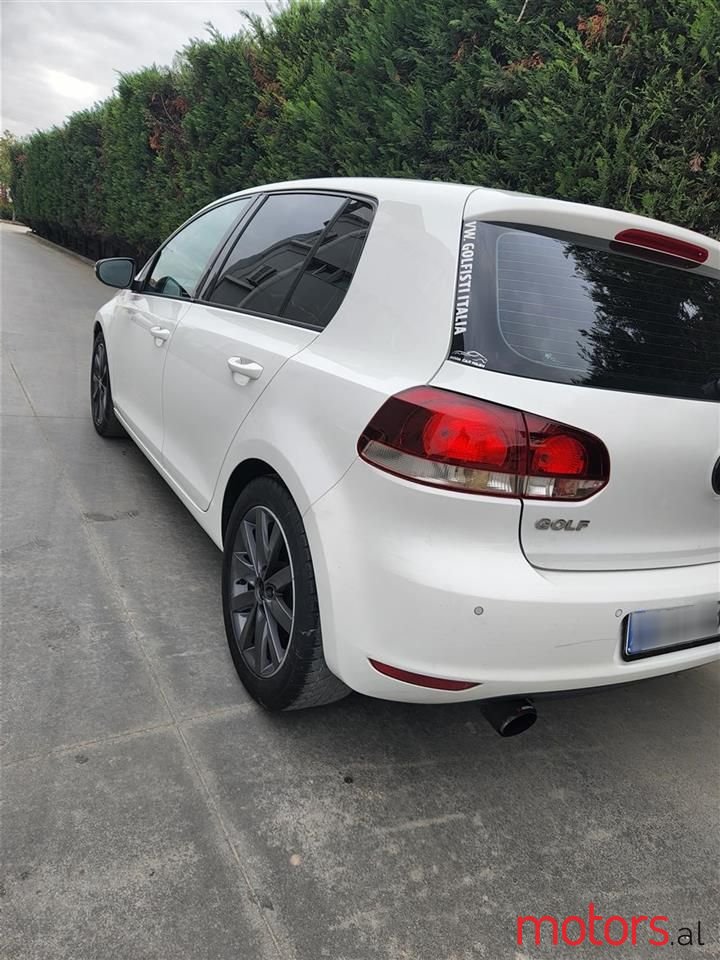 2011' Volkswagen Golf photo #4