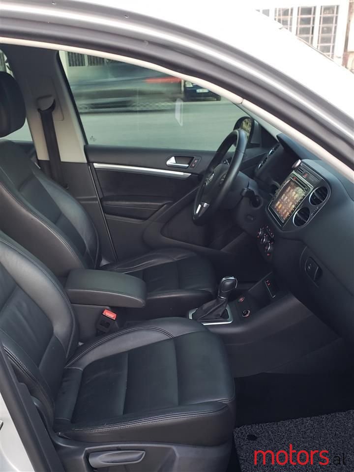 2015' Volkswagen Tiguan photo #5