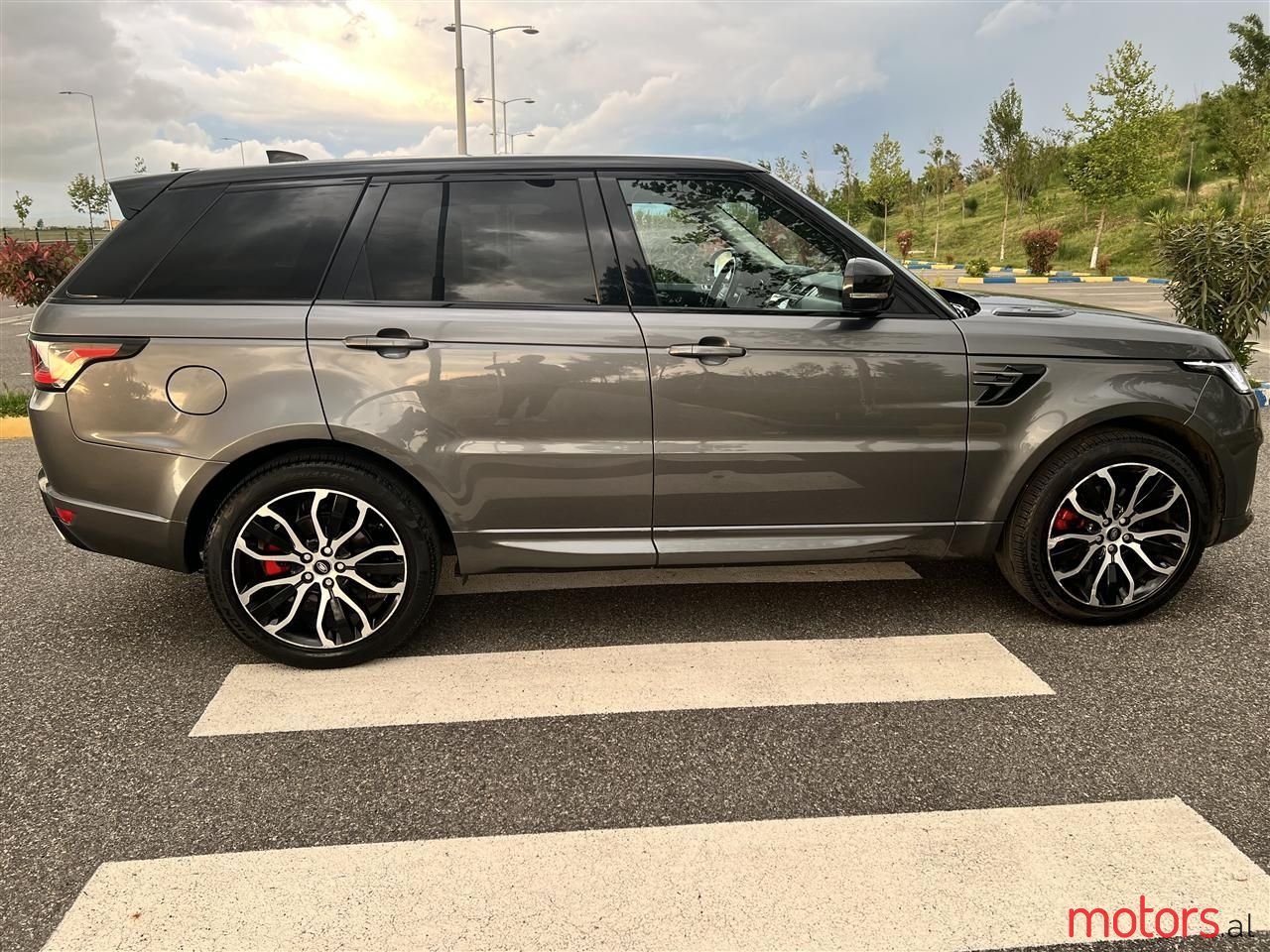 2018' Land Rover Range Rover Sport photo #3
