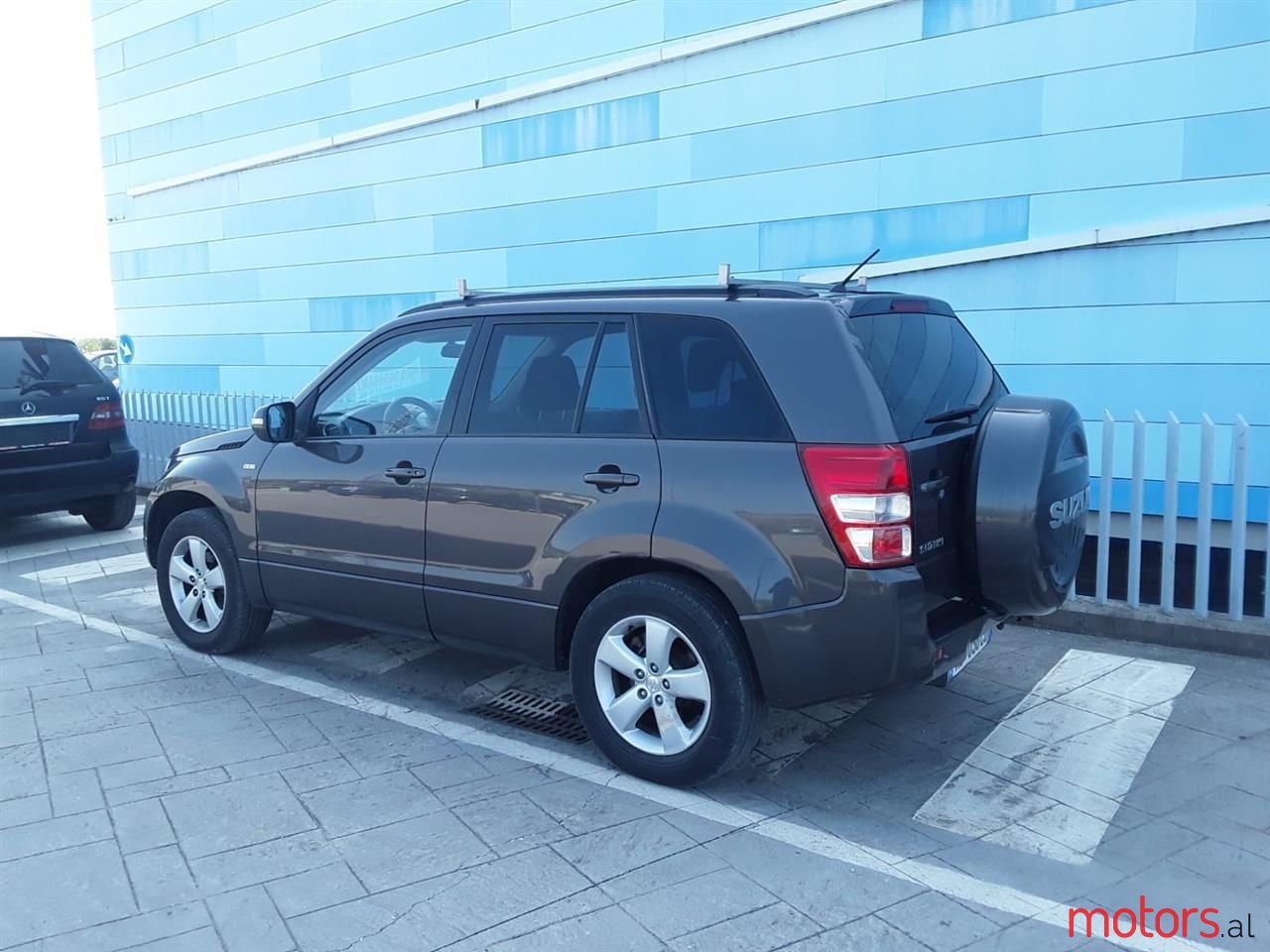 2010' Suzuki Grand Vitara photo #3