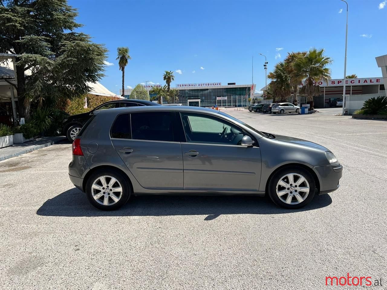 2005' Volkswagen Golf photo #3