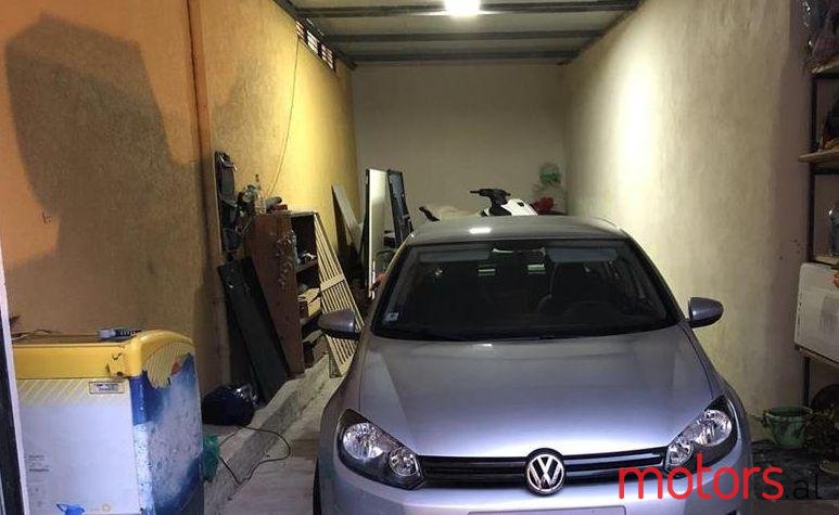 2009' Volkswagen Golf photo #1