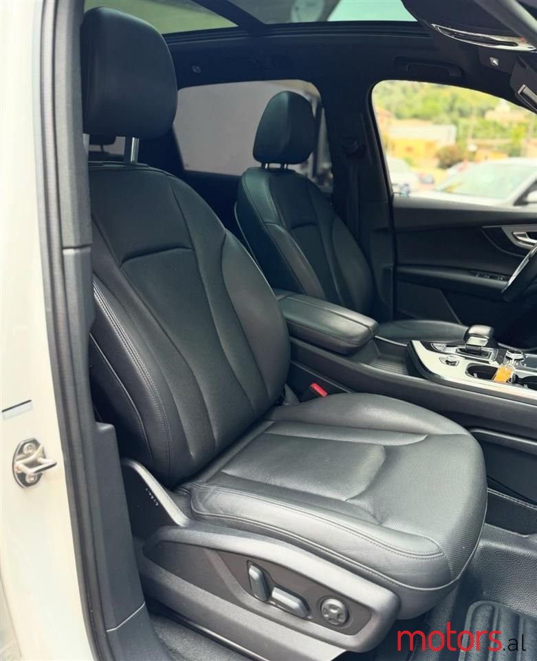 2018' Audi Q7 photo #5