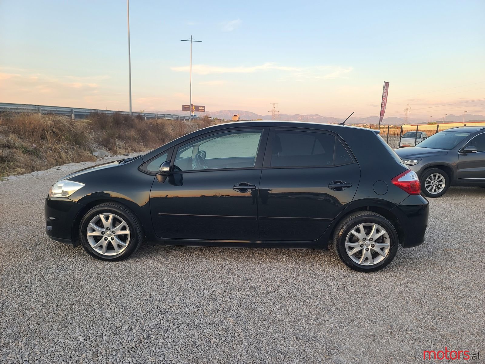 2012' Toyota Auris photo #5
