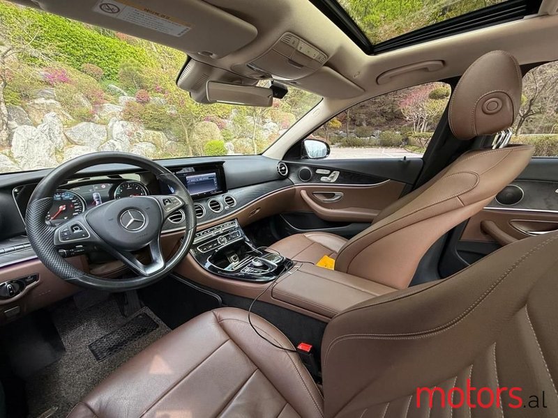 2017' Mercedes-Benz E 220 photo #4