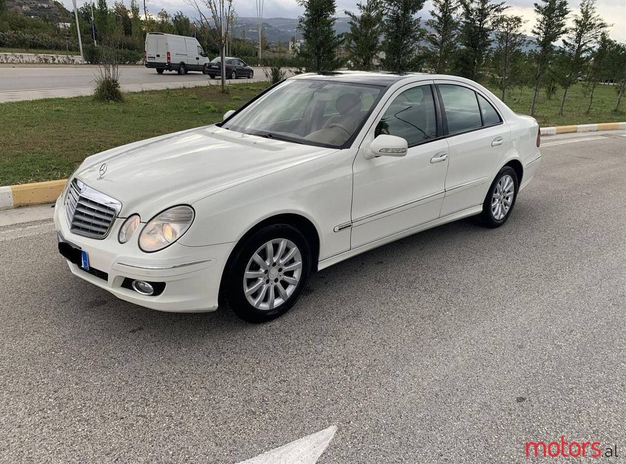 2009' Mercedes-Benz 220 photo #1