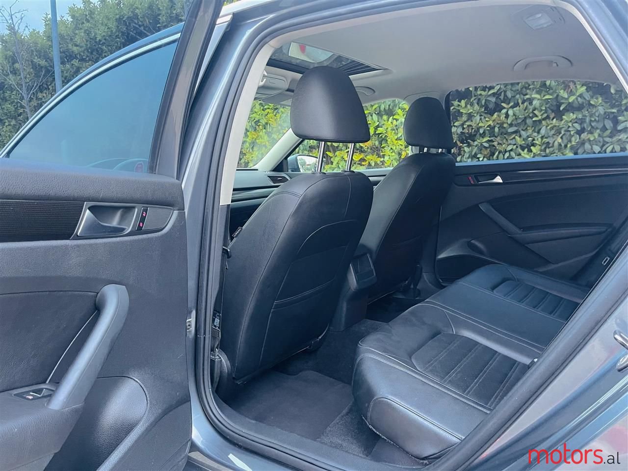 2012' Volkswagen Passat photo #2