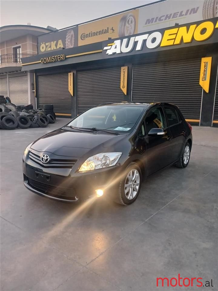 2012' Toyota Auris photo #3