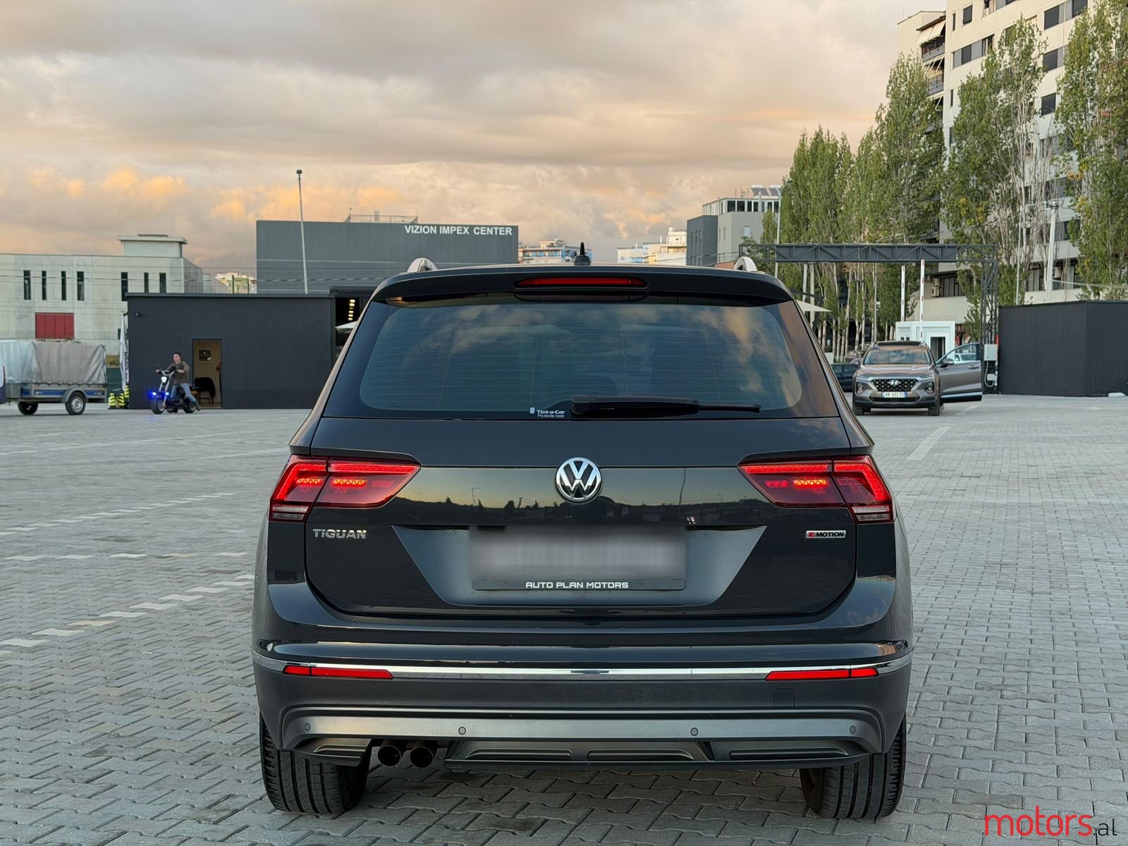 2018' Volkswagen Tiguan photo #1