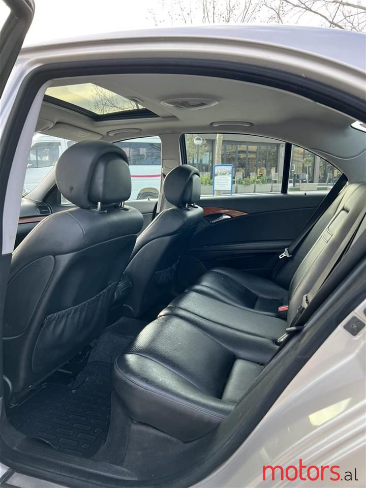 2009' Mercedes-Benz E 200 photo #4