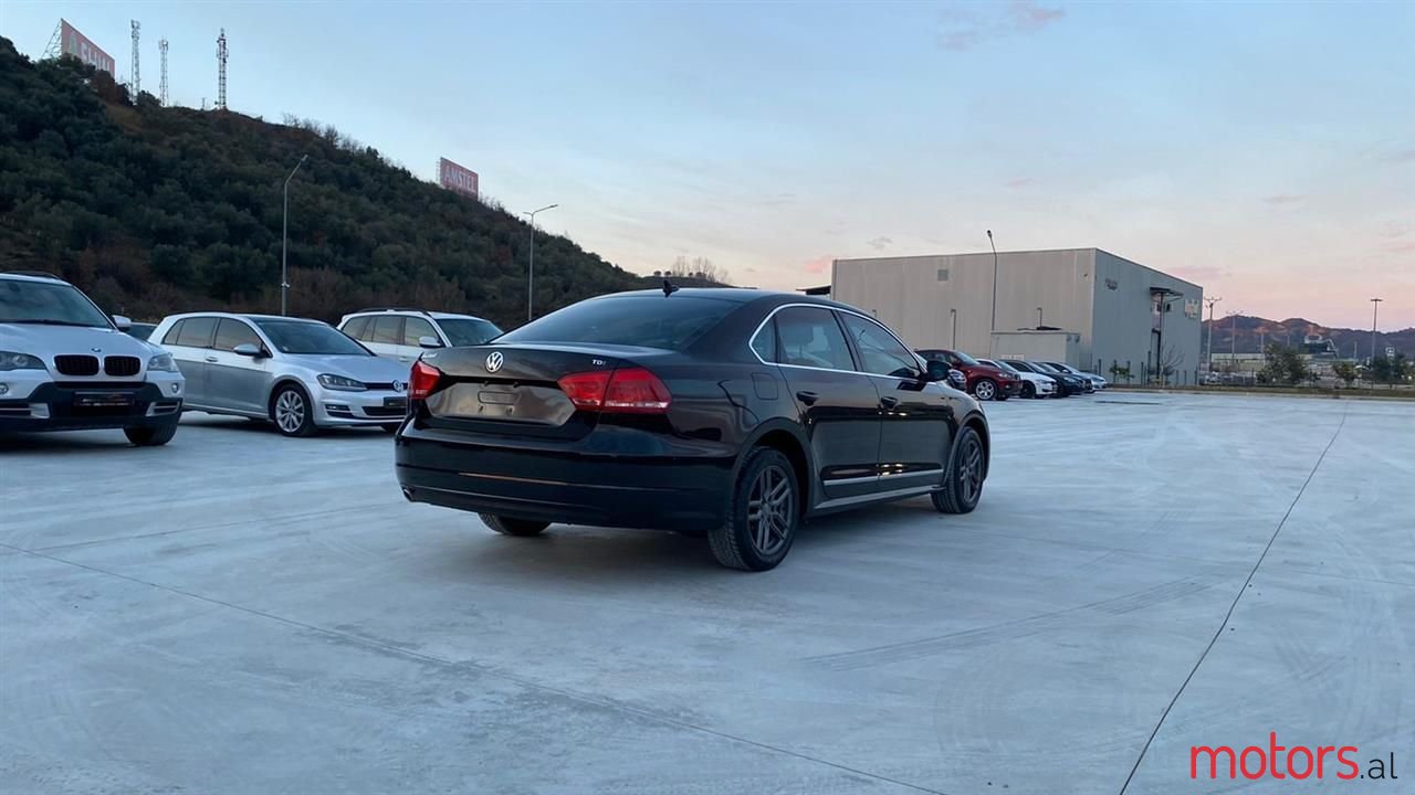 2013' Volkswagen Passat photo #6