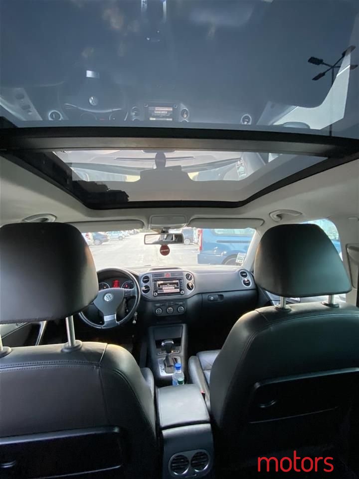 2008' Volkswagen Tiguan photo #5