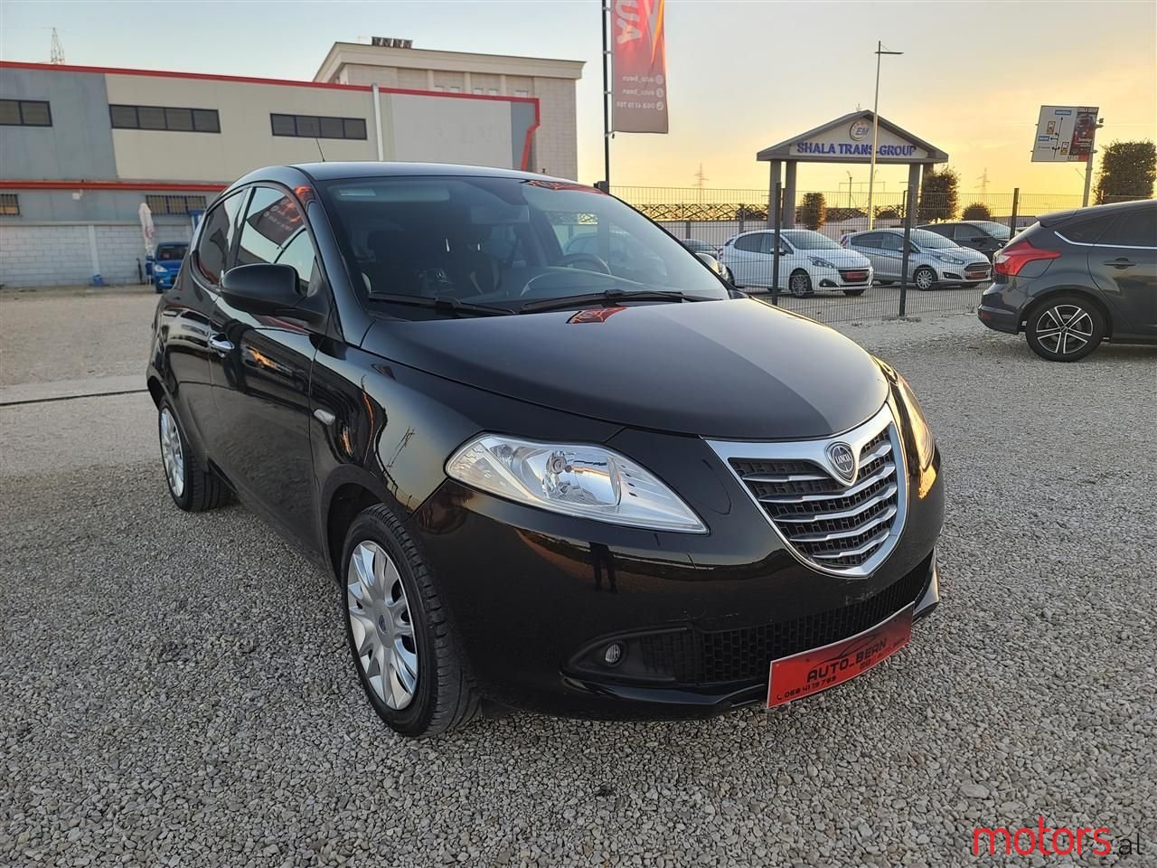 2014' Lancia Ypsilon photo #3