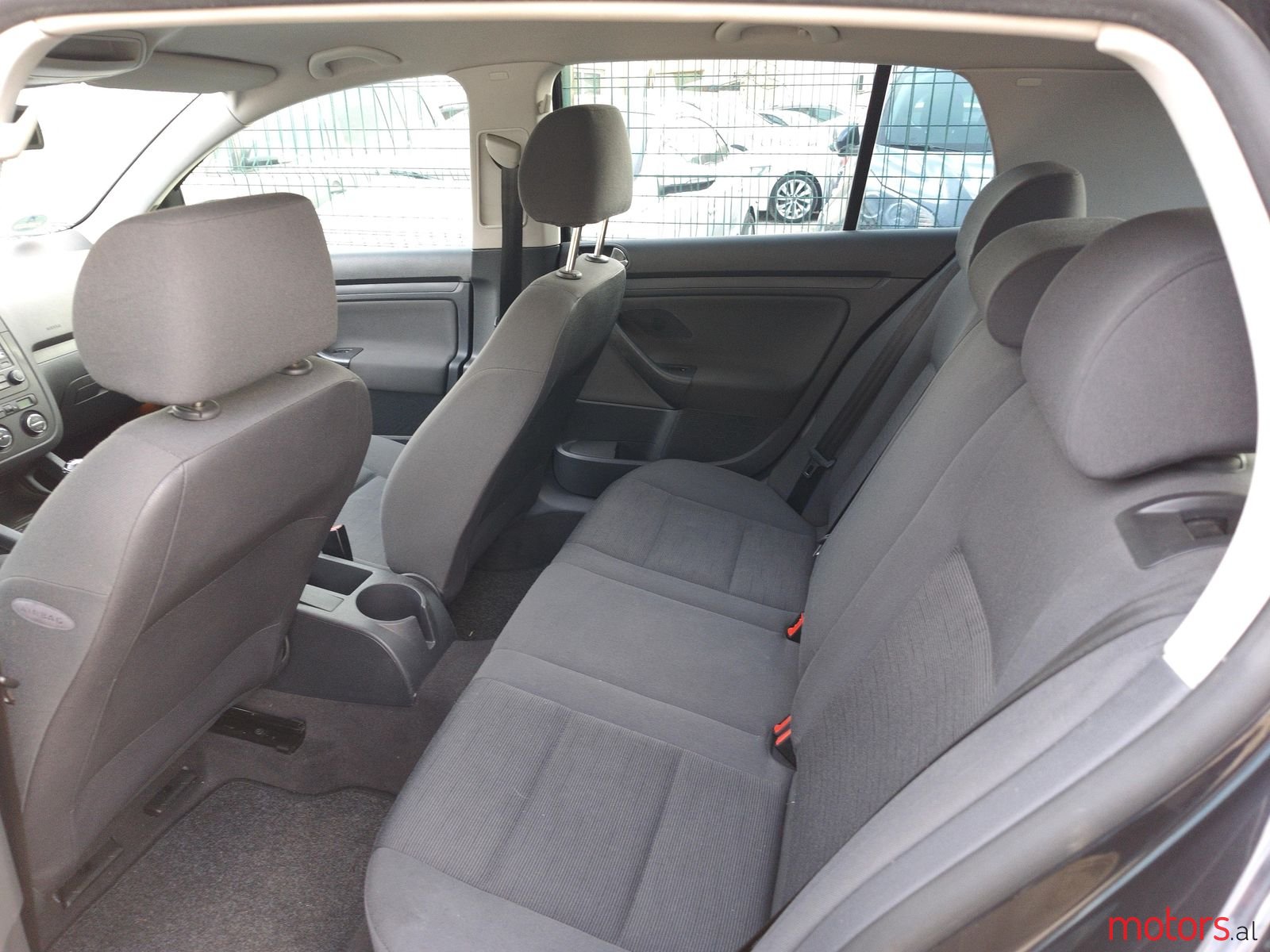 2004' Volkswagen Golf photo #2