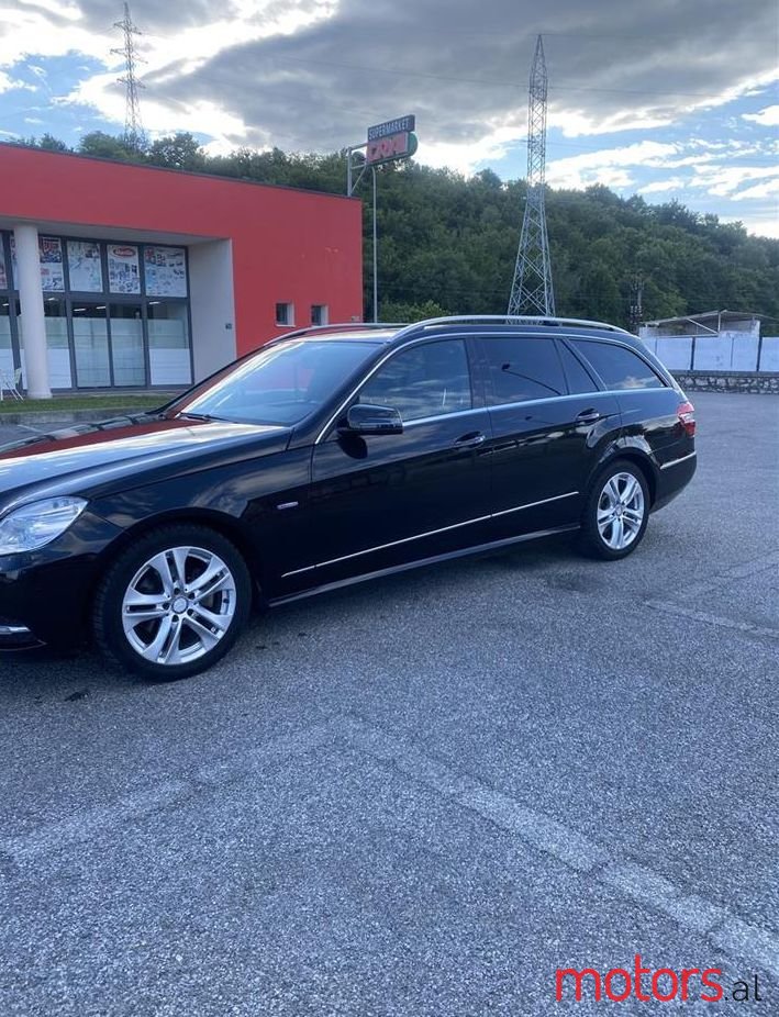 2013' Mercedes-Benz E 220 photo #1