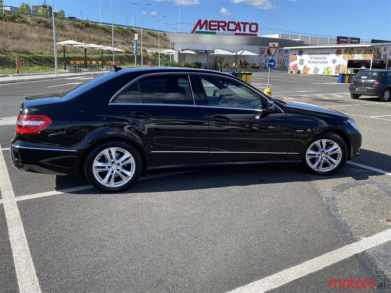 2011' Mercedes-Benz E 220 photo #1