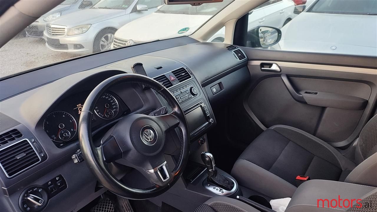 2012' Volkswagen Touran photo #4