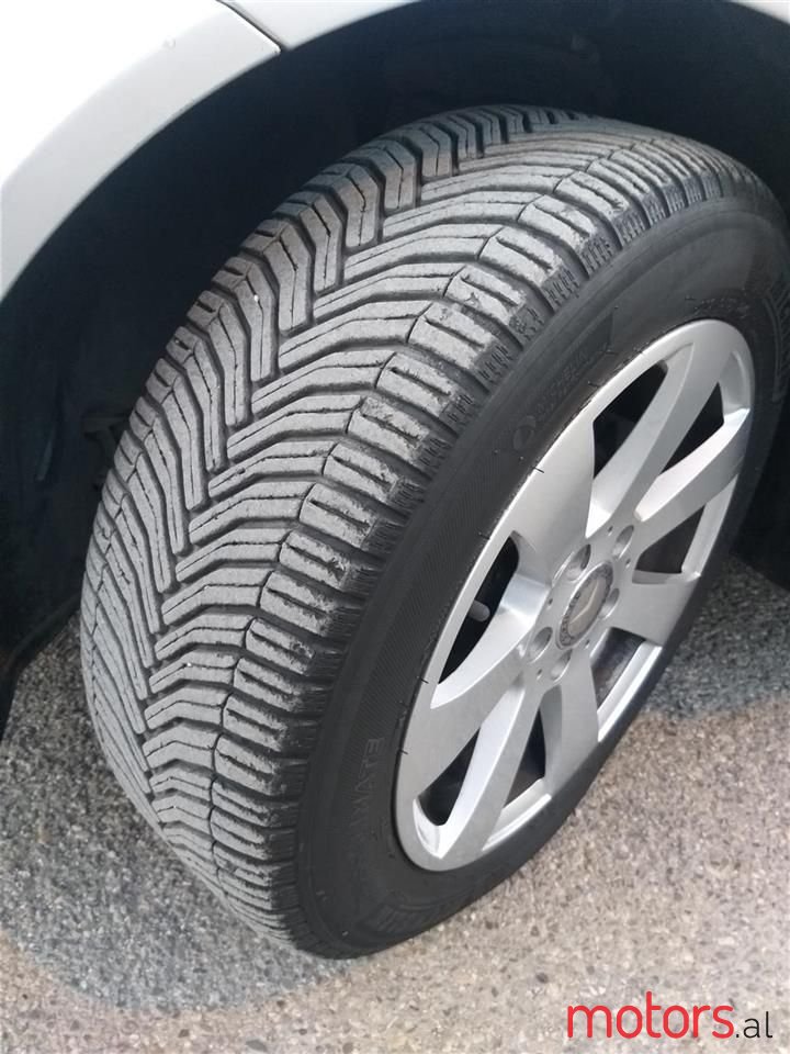 2008' Mercedes-Benz 220 photo #2