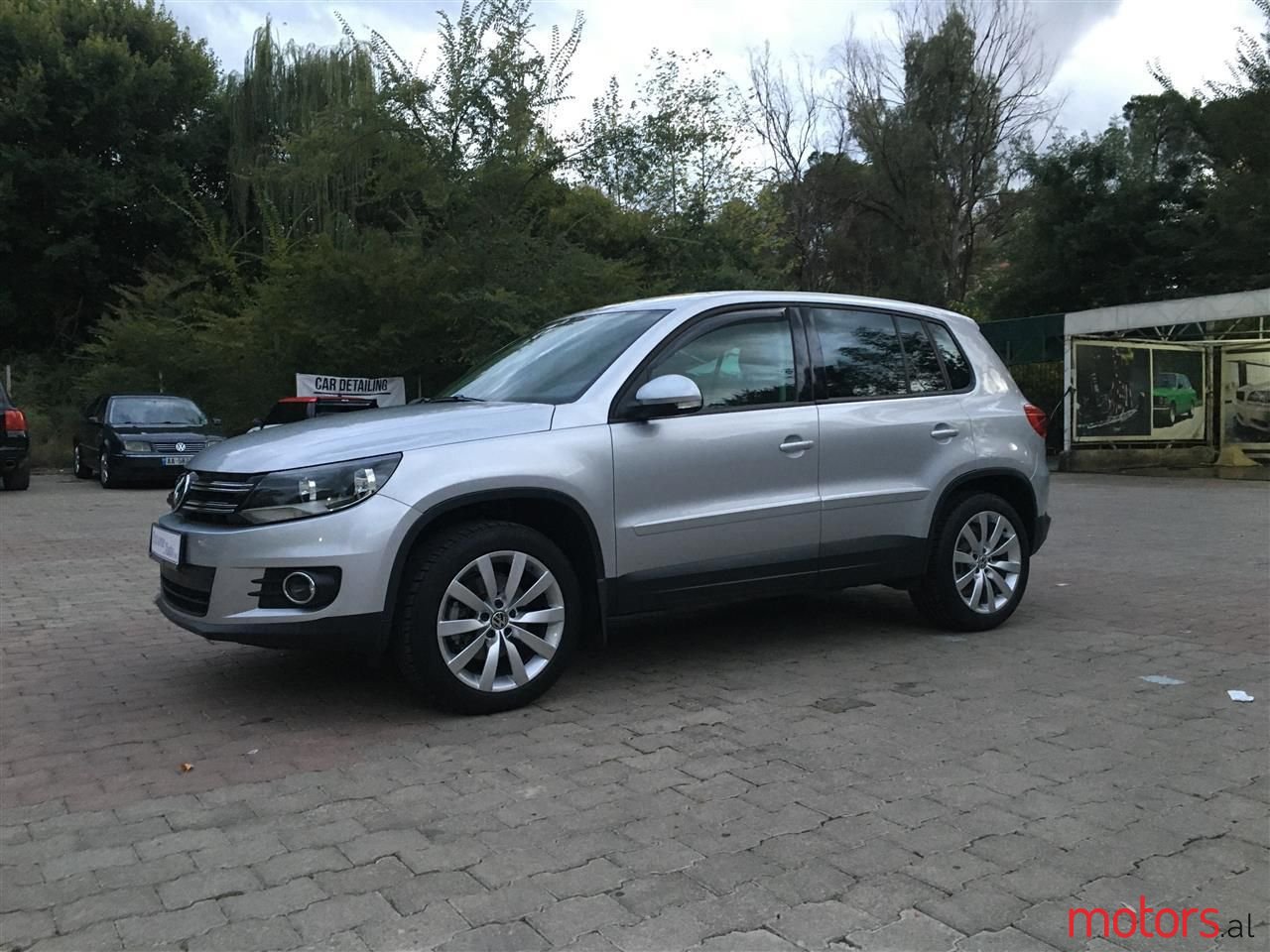 2012' Volkswagen Tiguan photo #6