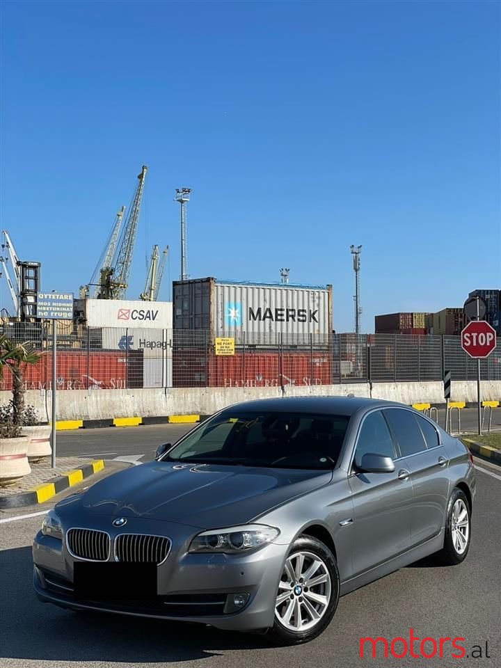 2011' BMW 525 photo #5