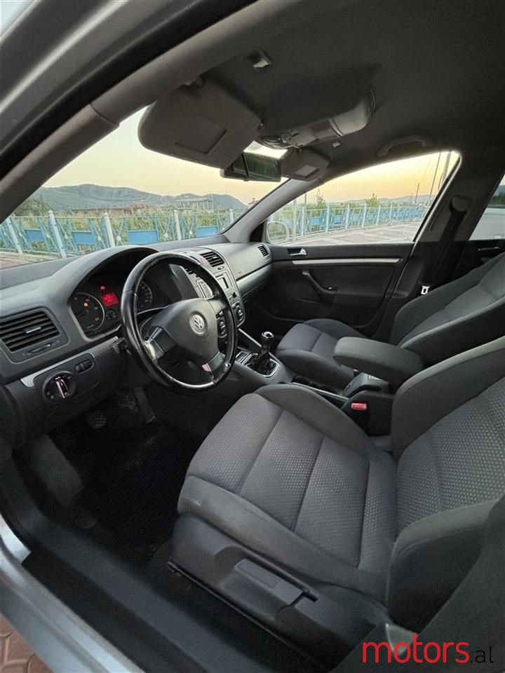 2005' Volkswagen Golf photo #3