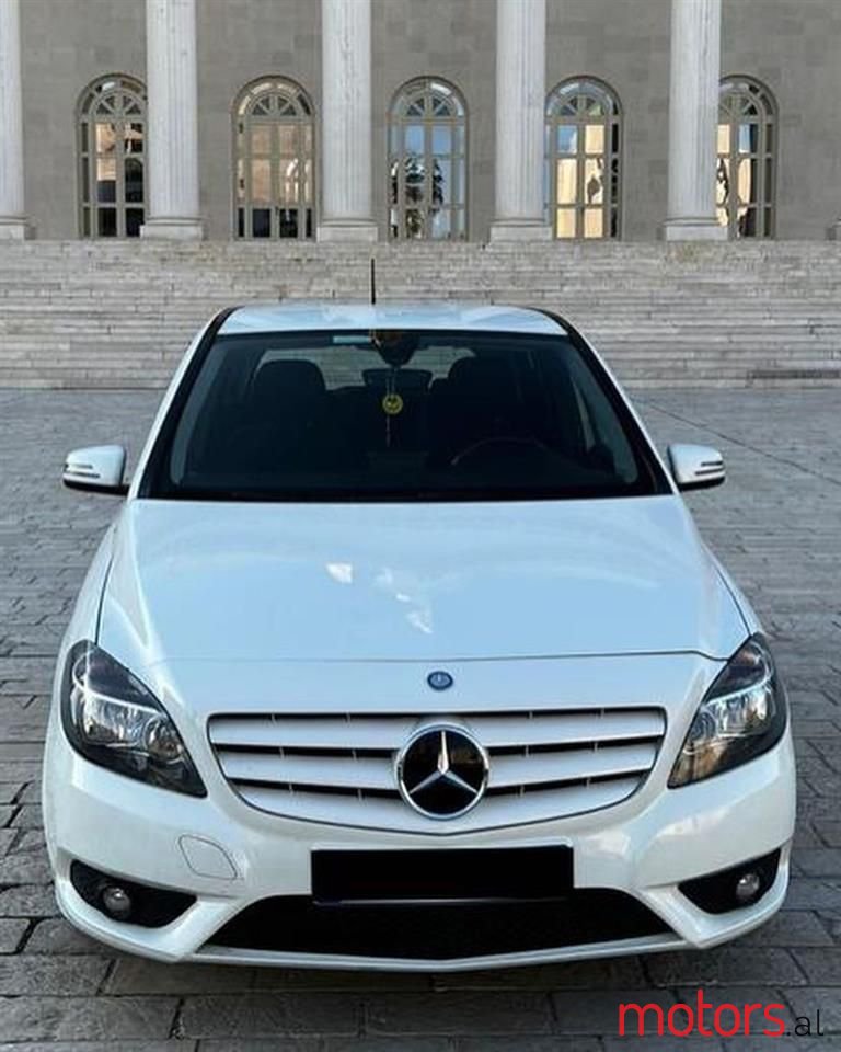 2013' Mercedes-Benz B 180 photo #1