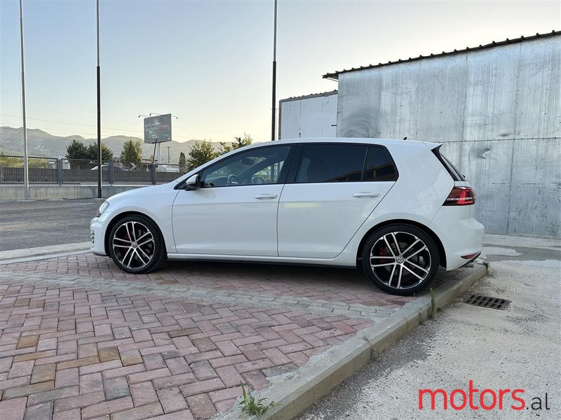 2015' Volkswagen Golf photo #5