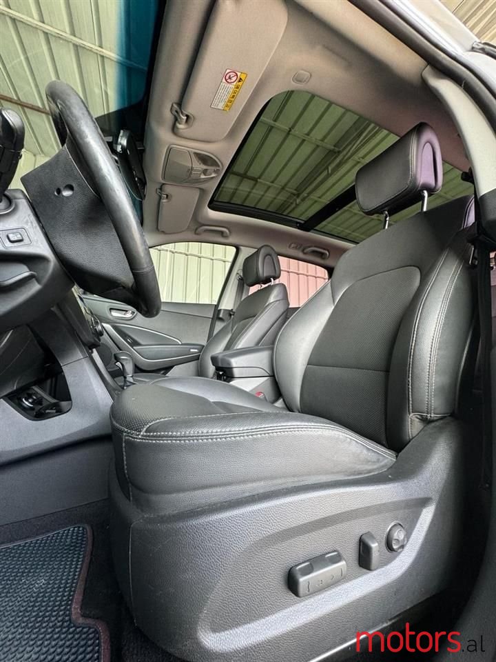 2013' Hyundai Santa Fe photo #4