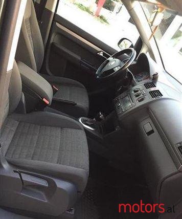 2006' Volkswagen Touran photo #2