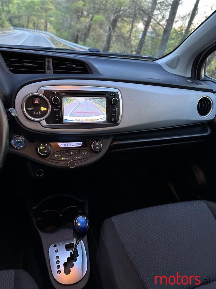 2013' Toyota Yaris photo #3