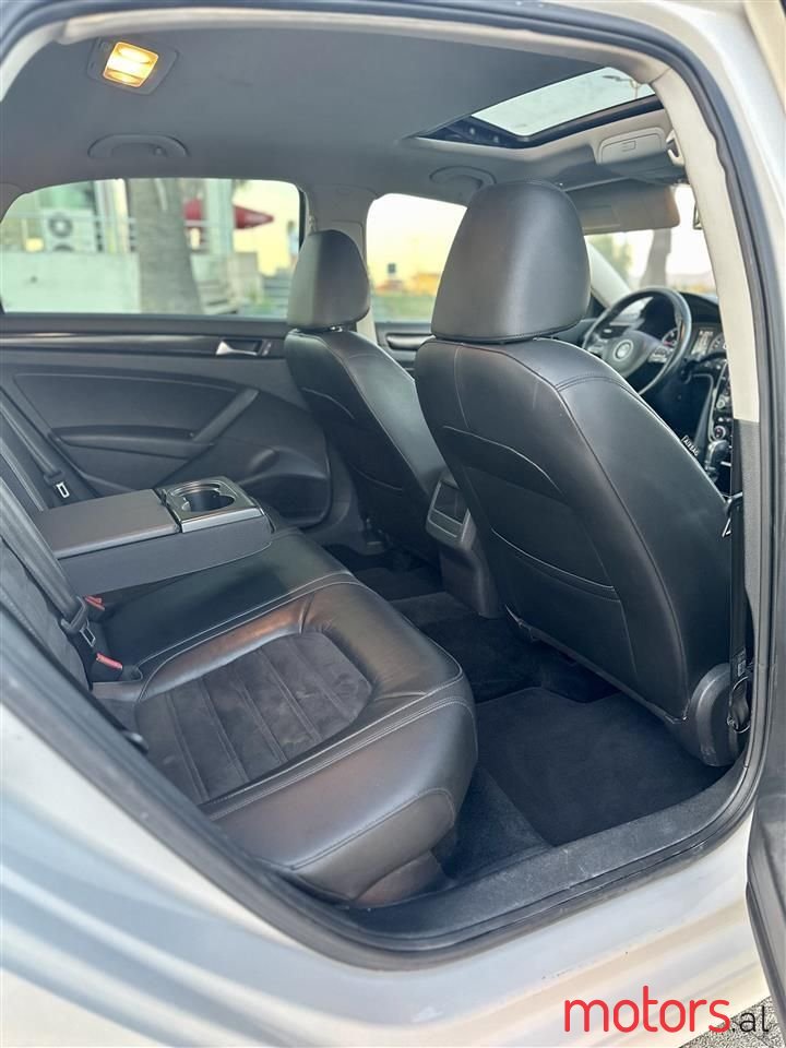 2012' Volkswagen Passat photo #6