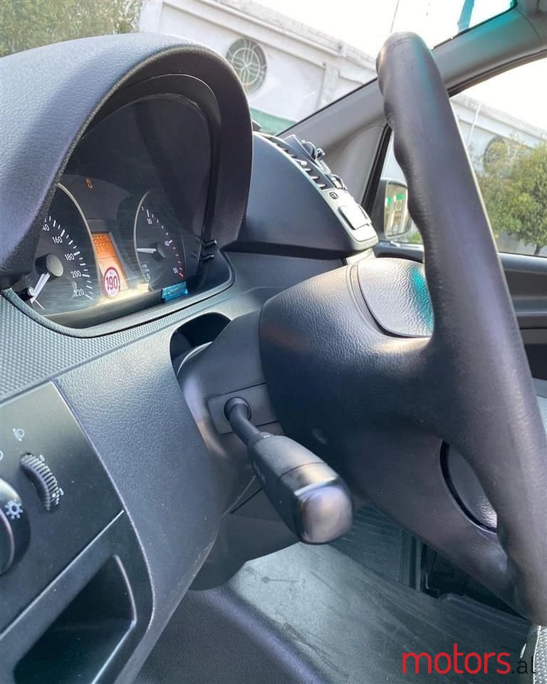 2013' Mercedes-Benz V 200 photo #5