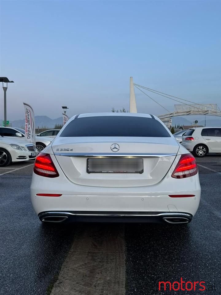 2017' Mercedes-Benz E 220 photo #5