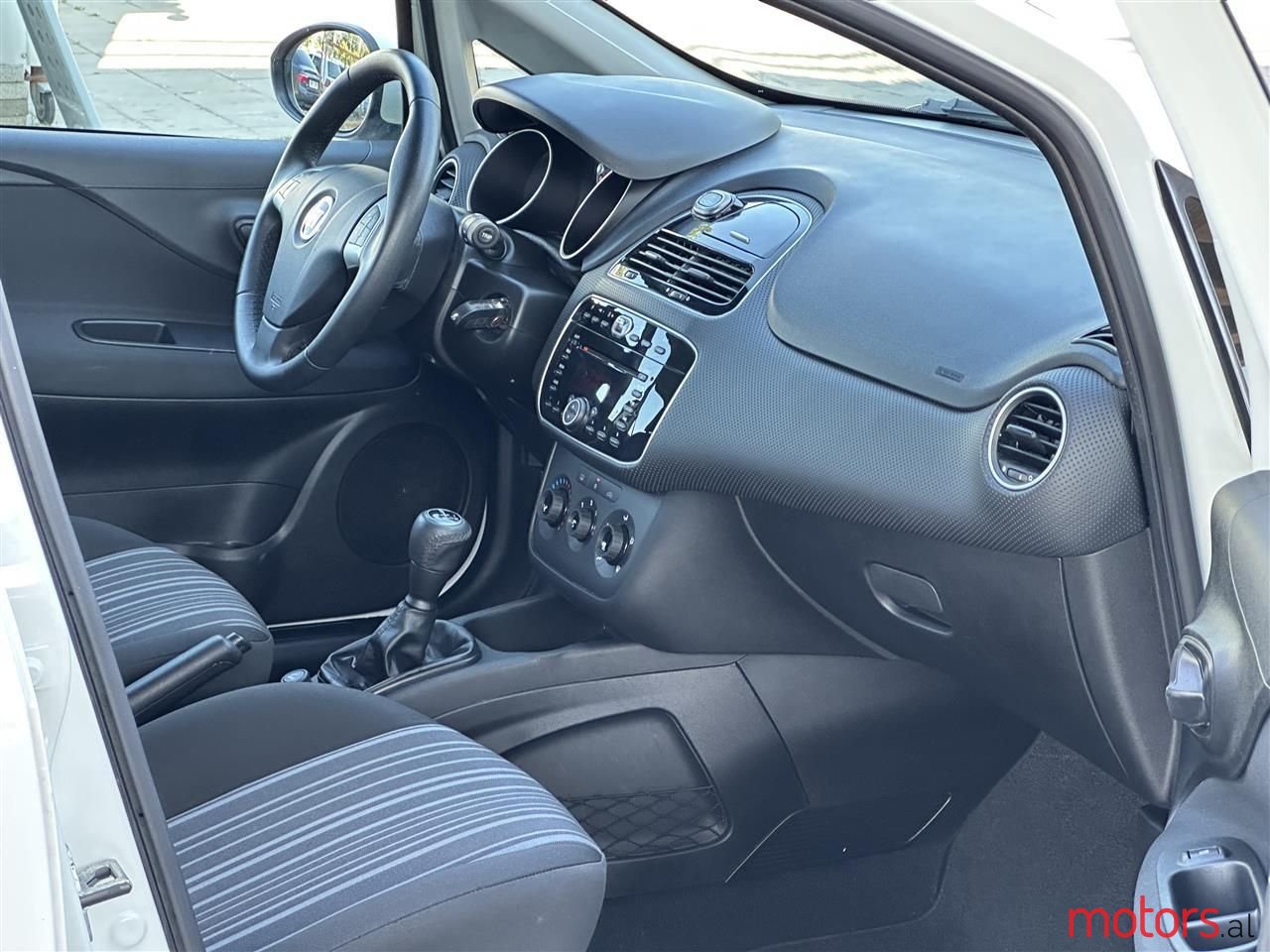 2013' Fiat Punto Evo photo #6