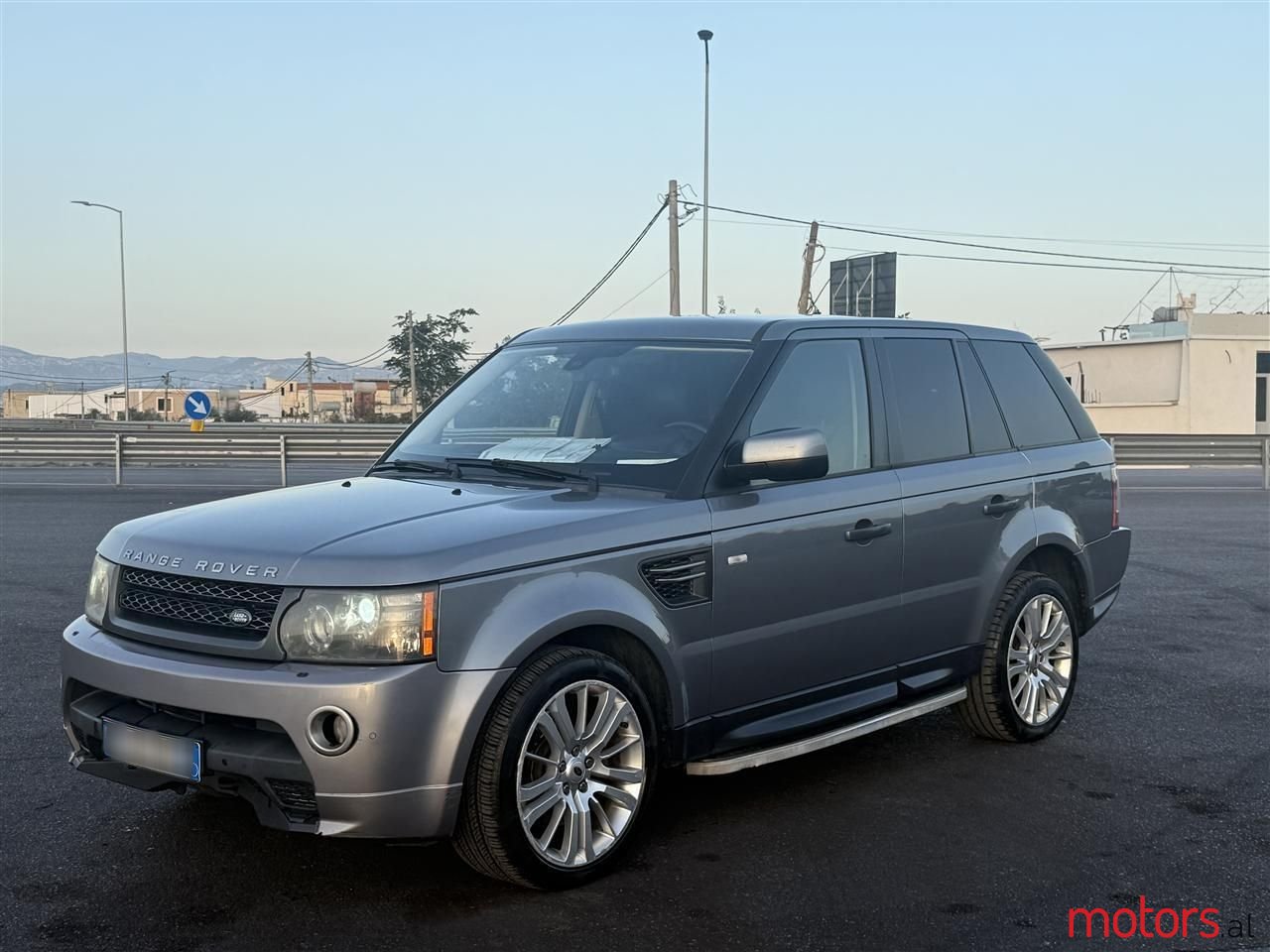2011' Land Rover Range Rover Sport photo #1