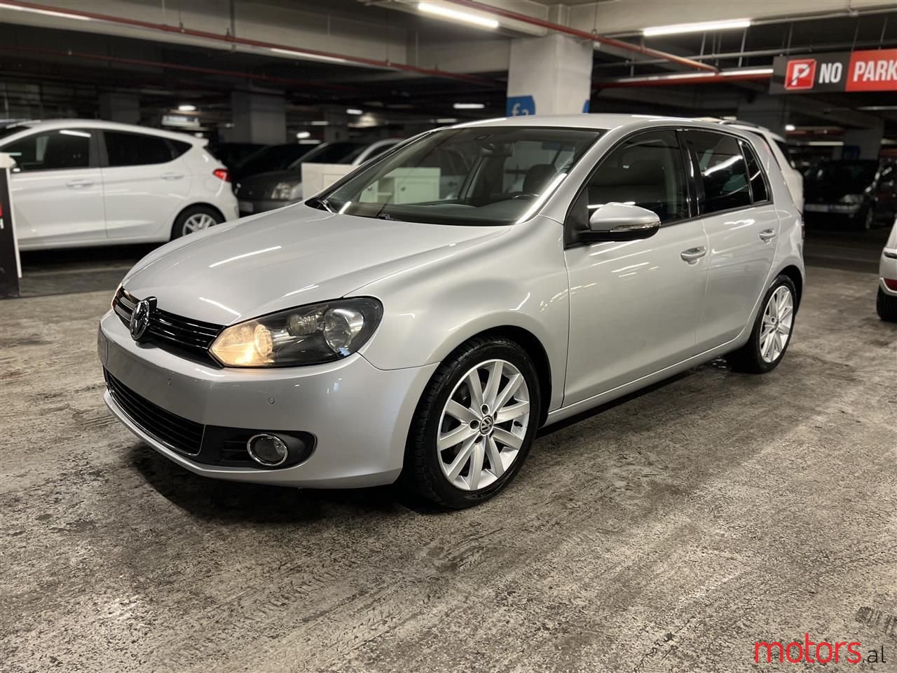 2011' Volkswagen Golf photo #2