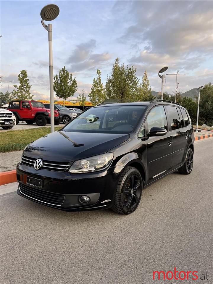 2013' Volkswagen Touran photo #3