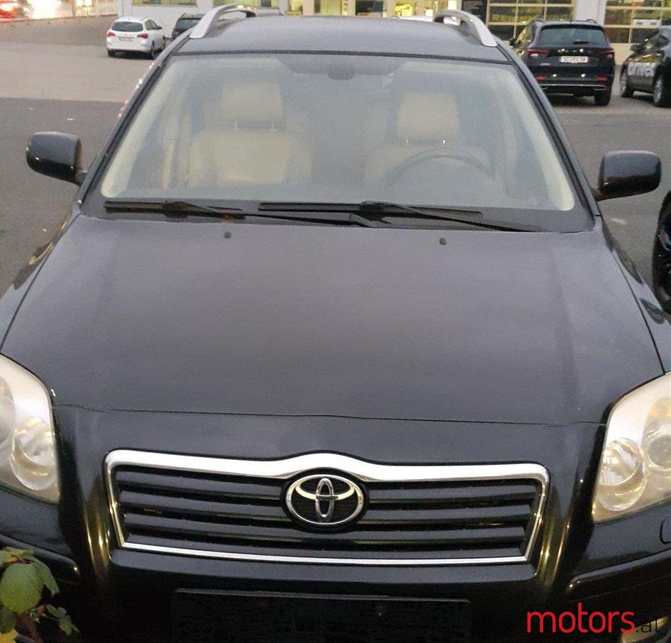 2005' Toyota Avensis photo #2