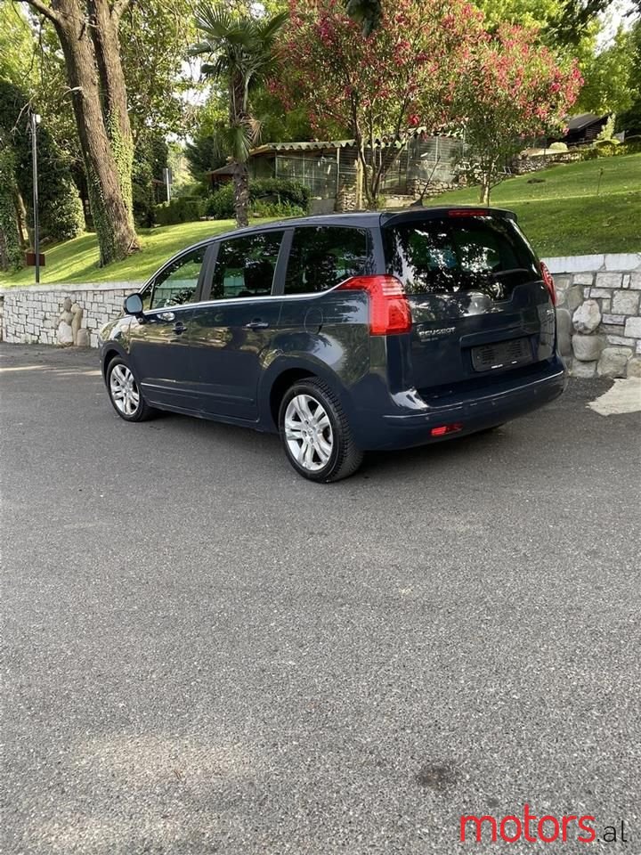 2010' Peugeot 5008 photo #3