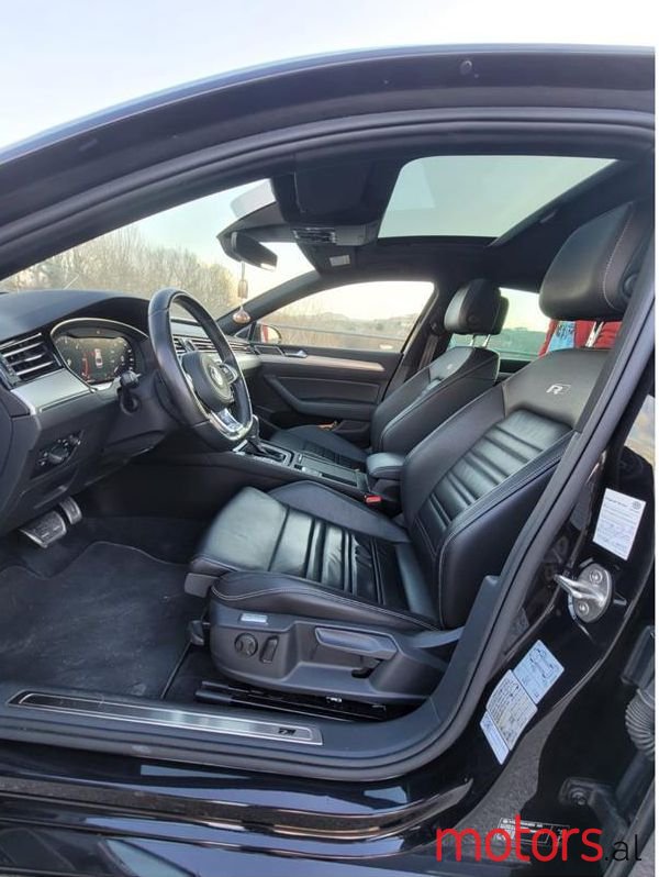 2016' Volkswagen Passat photo #3